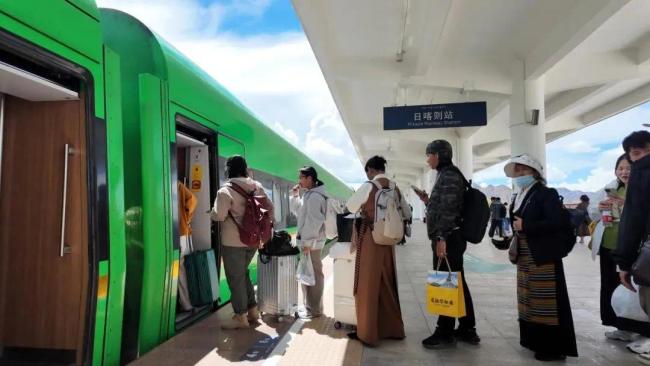 这两条铁路开通后，当地人过上“双城生活”！