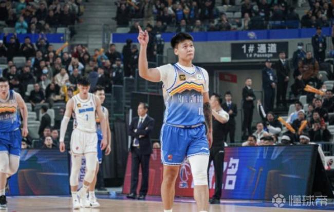 新疆男篮祝福赵睿