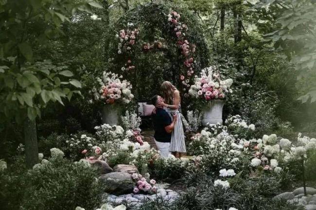 霉霉官宣订婚为何“得不到祝福”