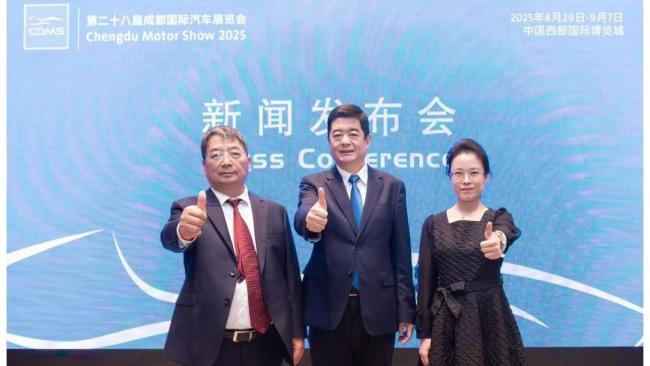 成都车展热度爆棚 国货互卷实景秀