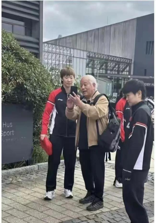 觀眾喊王楚欽加班 跨國(guó)視頻會(huì)議顯疲憊