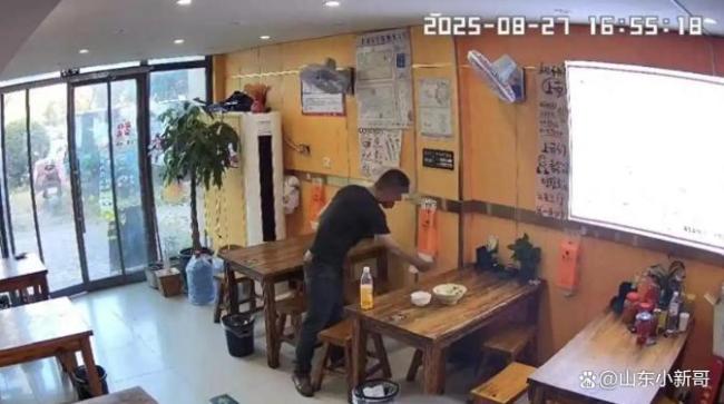 男子抽40张纸巾 老板娘发未打码视频 浪费行为引争议