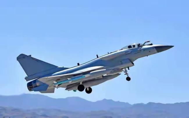 93阅兵前喜讯！歼10C再开12架大单 中国军贸里程碑