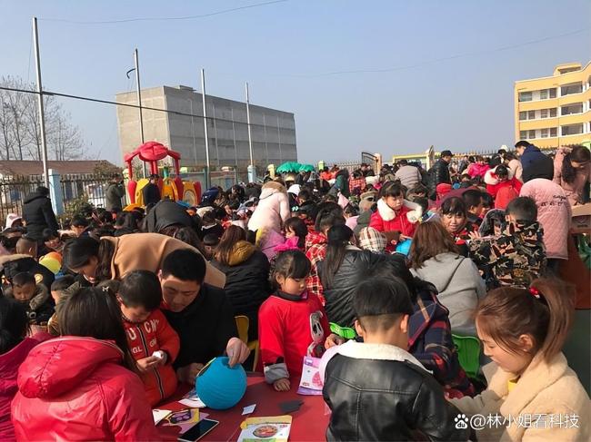 幼儿园开学上演两极反转 从泪海到笑颜