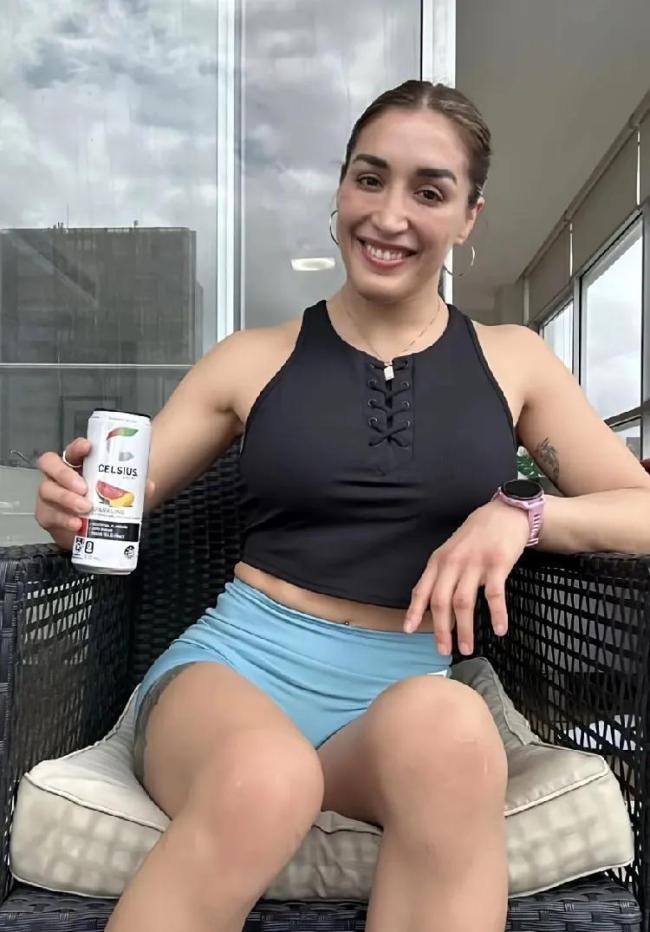 MMA小懂王张伟丽vs舍普琴科:全能对全能的战术僵局,伟丽靠什么赢 技战术多样性成关键