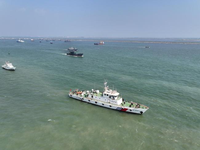 黄渤海区3万余艘渔船争“鲜”出海 护航行动保障安全