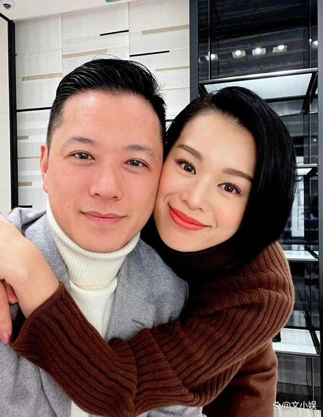 胡杏儿说老公都是正常社交 风波再起