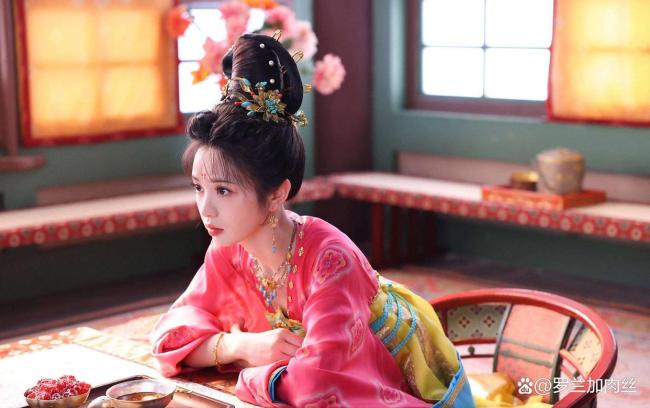 田曦薇造型基础脸就不基础 多面魅力尽显