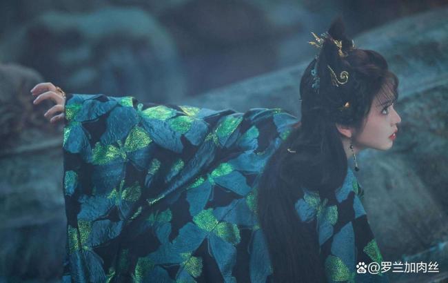 田曦薇造型基础脸就不基础 多面魅力尽显