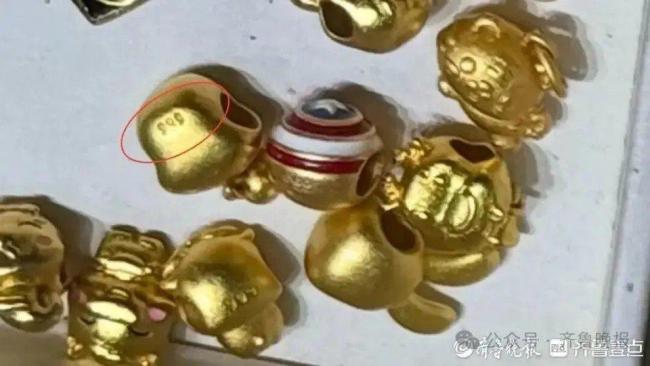 几十元的沙金饰品长期佩戴或致中毒