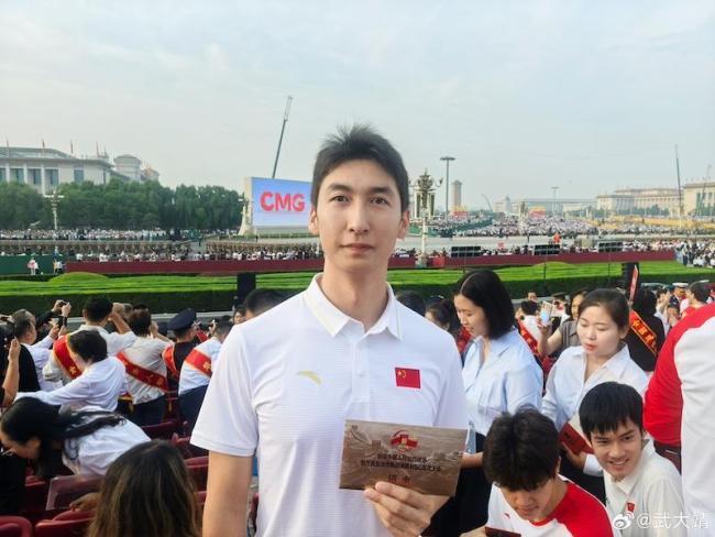 多位体坛明星亮相阅兵盛典，郑钦文受追捧 文体嘉宾共襄盛举