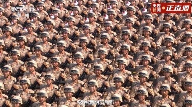 阅兵让强迫症狂喜！