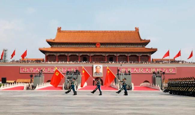 今天我们为何眼含热泪？每一幕都是回答