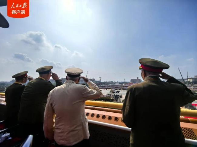 外国人称赞九三阅兵令人印象深刻