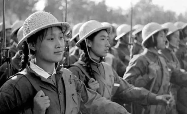 女兵方阵 飒 巾帼不让须眉