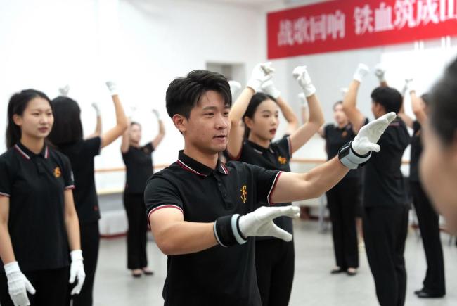 退役大学生士兵圆了指挥梦 不懈努力终圆梦