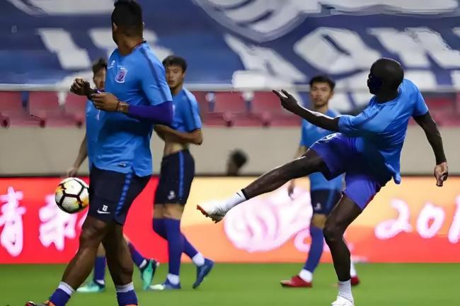 足协:特谢拉踩踏邓涵文漏判红牌