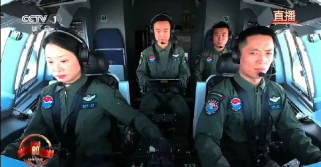 女机长驾驶运油-20A英姿飒爽迅速刷屏全网