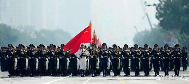 民兵方队领队：向右看时最震撼
