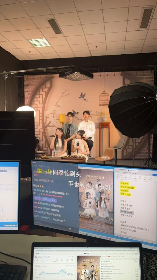 團播主播稱工作12小時倆月掙不到4千：觀眾花1塊錢，點了一支舞