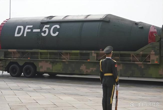 Dongfeng 61通过，该国的重型武器震惊