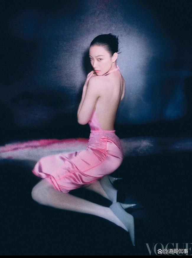 VOGUE群像红裙封面！VOGUE20周年封面百花齐放 