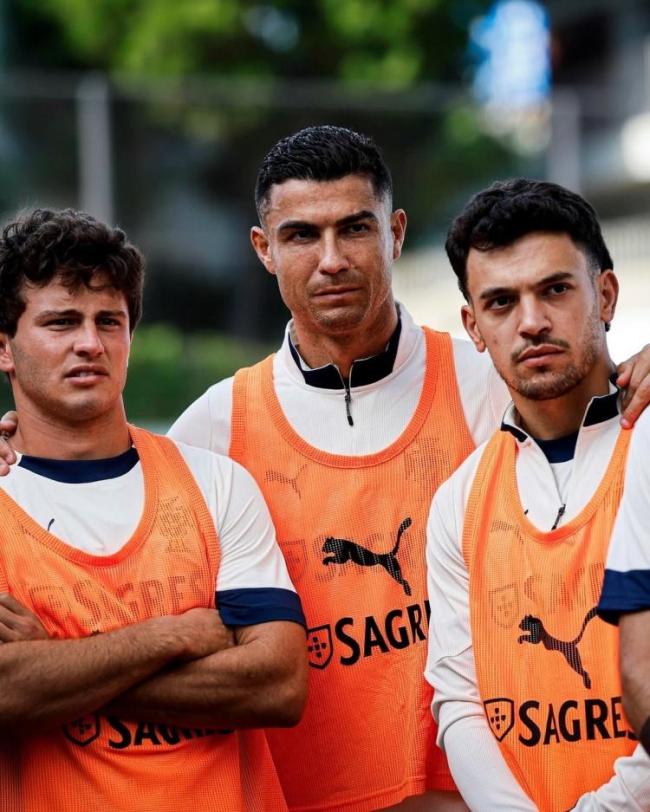 C罗晒葡萄牙国家队训练照 备战亚美尼亚与匈牙利