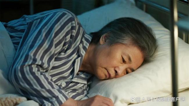 让人看起来显老的5个习惯 偷走你的“年轻感”