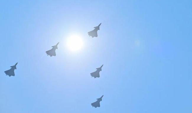 歼20模型销量暴涨175% 阅兵亮相带动热潮