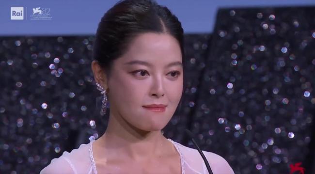 花少公开祝贺辛芷蕾第一人 全票封后笑开颜