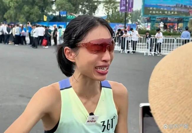 最快女护士，还敢跑吗 调休争议引发热议