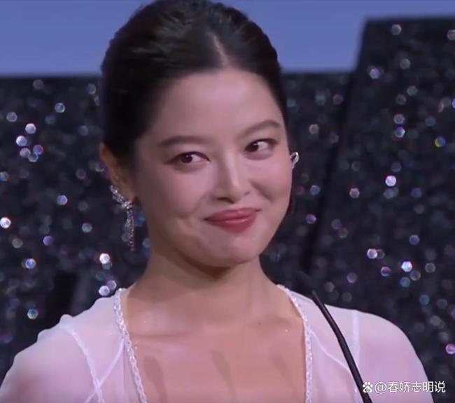 辛芷蕾鼓励女孩大胆追梦 梦想终会开花结果