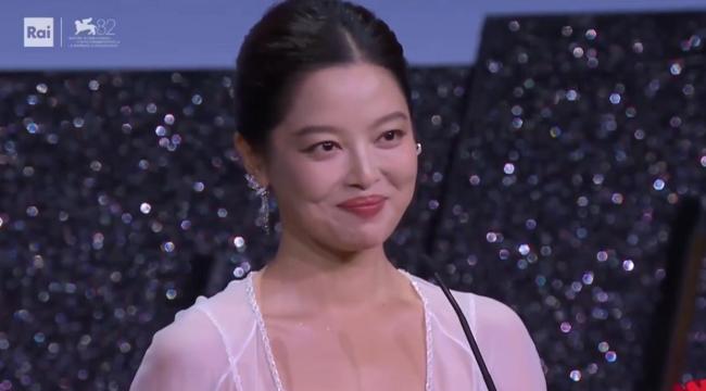 花少公开祝贺辛芷蕾第一人