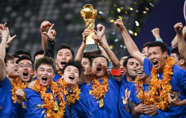 足球有料谁“杀死”了江苏队？从解散到苏超狂欢，蓝色血脉再觉醒 球迷情感宣泄与重生