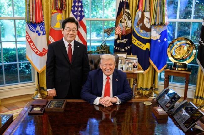美国为何要抓韩国技术人员 手铐相迎技术工人