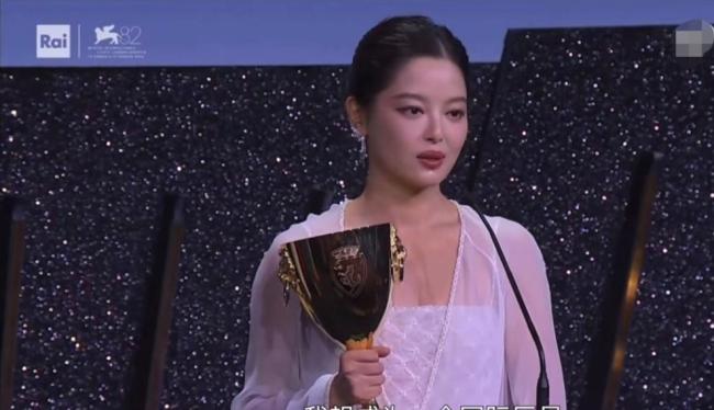 辛芷蕾收到女演员们集体道喜 瞎想成真激励热议