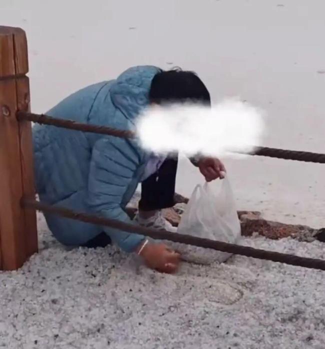 茶卡盐湖回应游客把盐带走