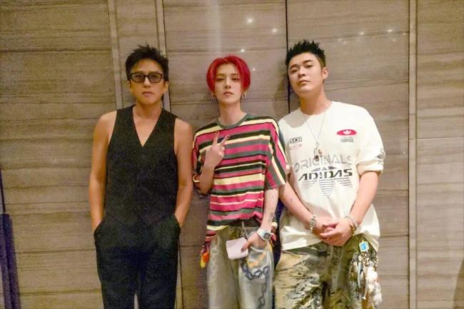 鹿晗曬與鄧超陳赫合照 兄弟情深引發熱議