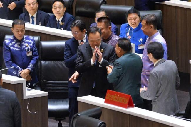 佩通坦为什么没有守住总理职位 家族魔咒与多重因素交织