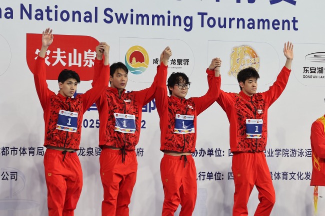 全錦賽男200自接力：浙江力克山東摘第八金！潘展樂(lè)竟沒游過(guò)他 浙江隊(duì)強(qiáng)勢(shì)奪冠