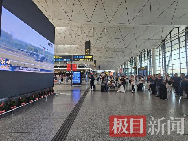旅客为等烈士专门改签机票