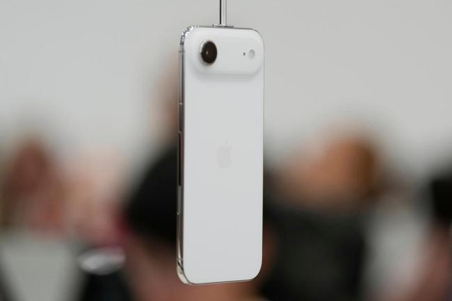 『安卓』版iPhoneAir 轻薄与全能的较量