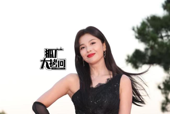 马思纯干啥都大大方方的 方圆脸女星自信美