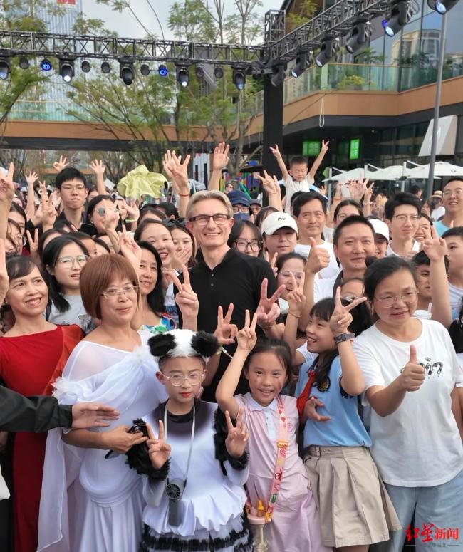 九头身裁判又来成都了 推广舞蹈魅力