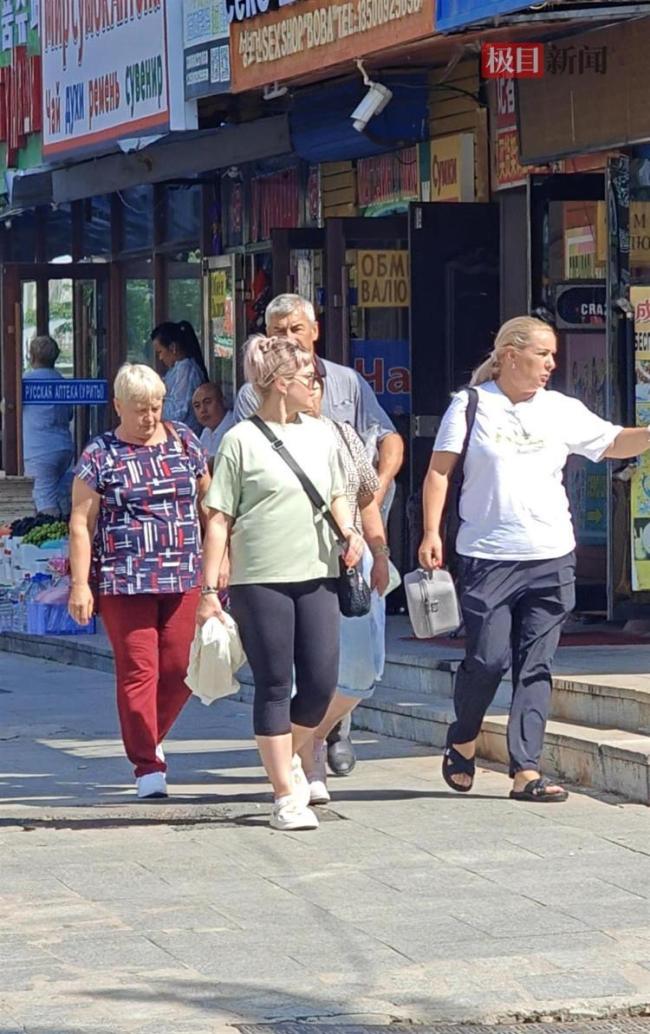 实探中俄互免签证前的边境小城 俄罗斯游客络绎不绝
