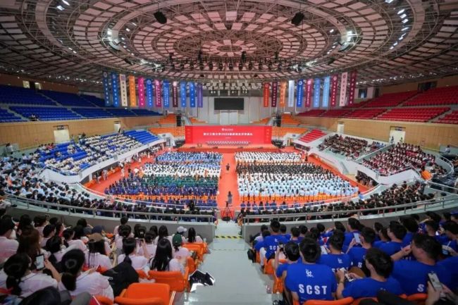 浙江一大学校长开学讲话：少刷小红书