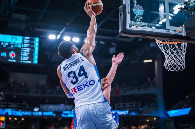 打爆字母哥的土耳其妖星 NBA最稀缺的空间型内线 限制字母哥的秘诀