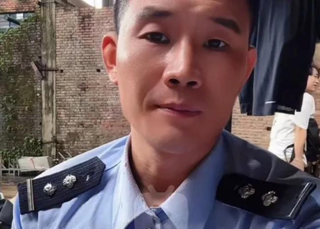 嘎子谢孟伟就穿警服带货道歉