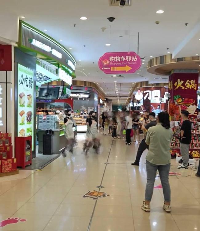 天津一蛋糕店门口热舞被疑擦边营销