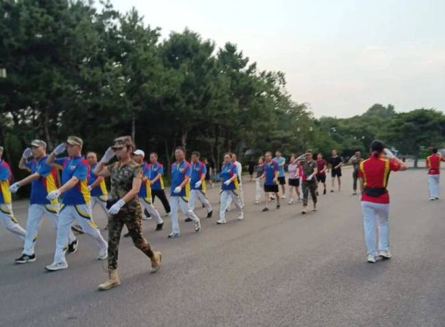 “暴走團(tuán)”里的老年江湖